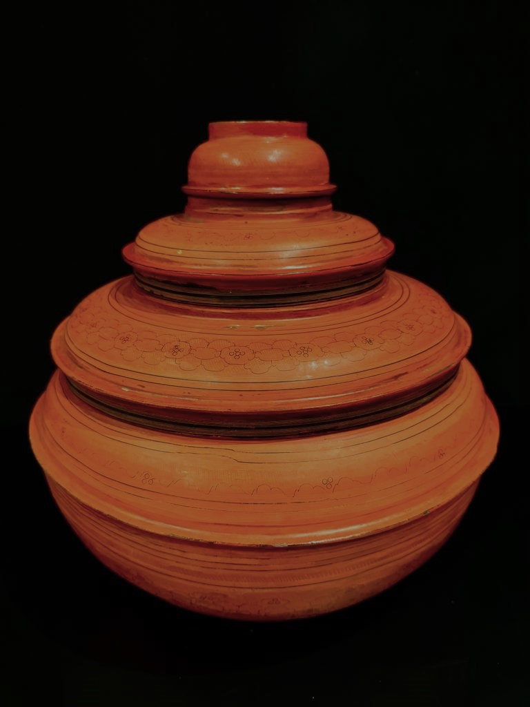 A rare red lacquered bamboo woven of all the tiered hsun-ok-Lac2422